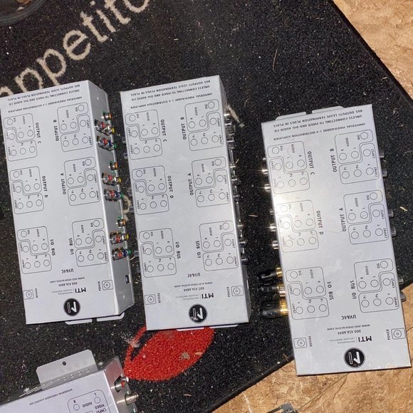 MTI Universal Video/Audio 1-4 Distribution Amplifer Lots Of 3​ - Picture 3 of 3